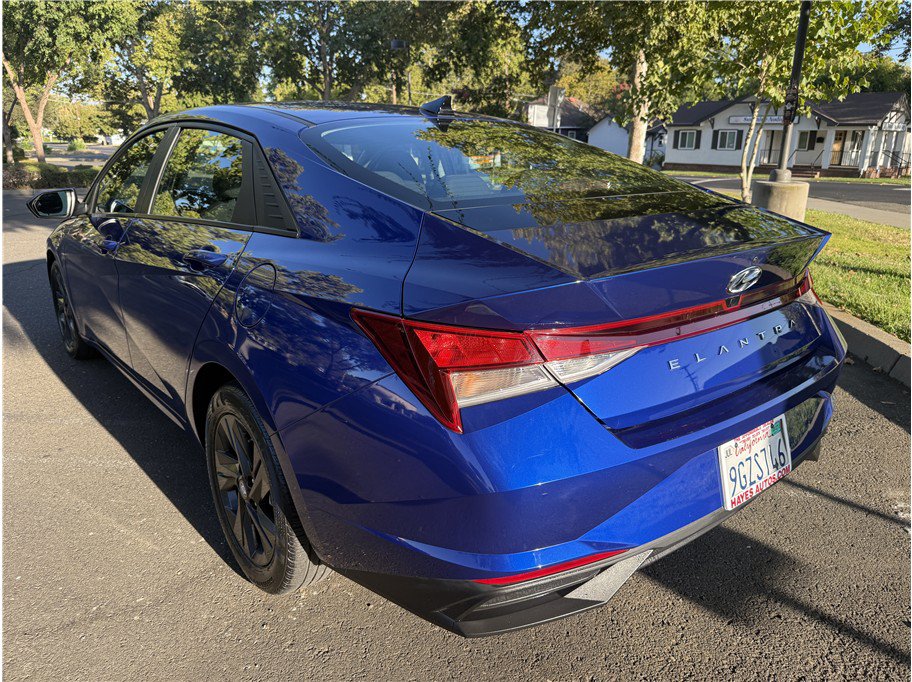 Used 2023 Hyundai Elantra SEL w/ Cargo Package FWD image 3