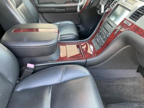 Used 2007 Cadillac Escalade AWD w/ Information Package image 30