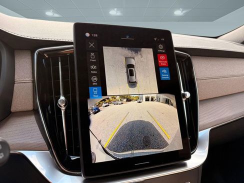 Certified 2026 Volvo XC90 B6 Plus w/ Protection Package image 31