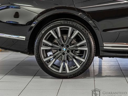 Used 2025 BMW X7 xDrive40i w/ Premium Package image 13