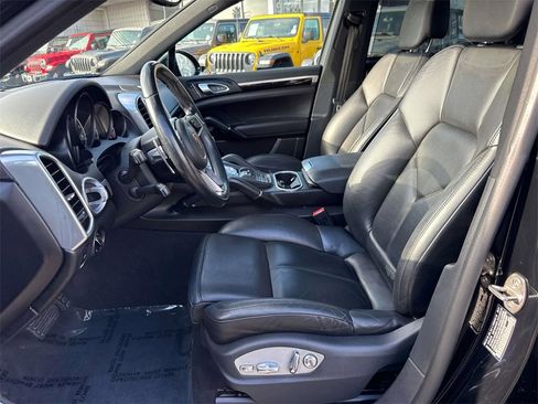Used 2018 Porsche Cayenne image 22