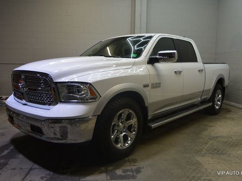 Used 2018 RAM 1500 Laramie w/ Convenience Group AWD/4WD image 3