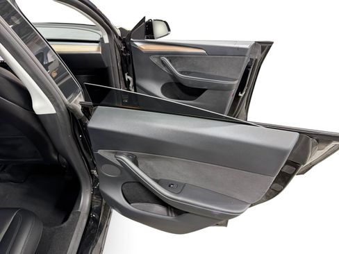 Certified 2023 Tesla Model Y Long Range AWD/4WD image 12