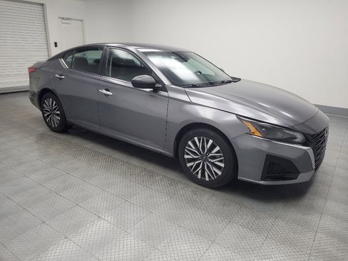 Used 2024 Nissan Altima 2.5 SV image 11