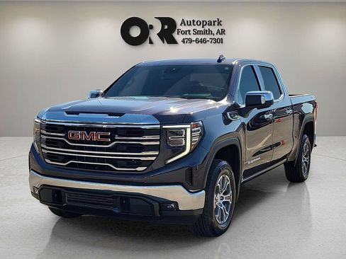 Used 2024 GMC Sierra 1500 SLT image 2