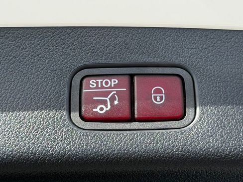 Used 2024 Mercedes-Benz GLC 300 image 14