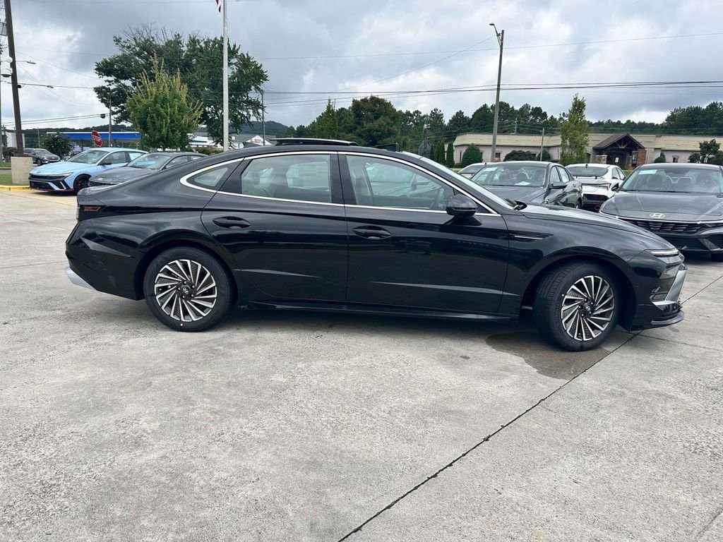 New 2026 Hyundai Sonata Limited FWD image 2