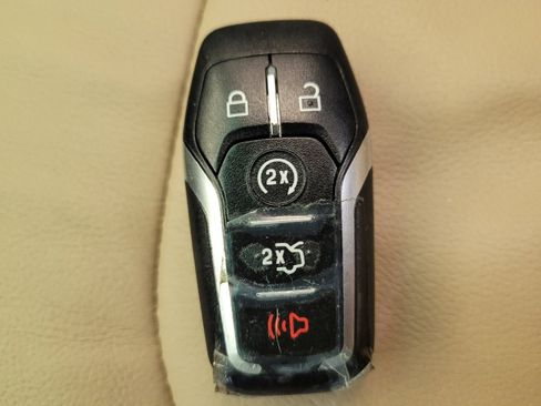 Used 2016 Ford Explorer XLT w/ Equipment Group 202A FWD image 32