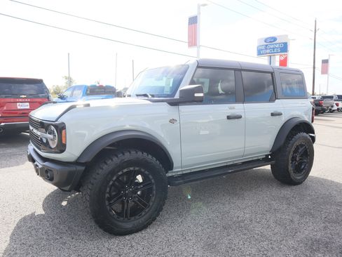 Used 2023 Ford Bronco Wildtrak image 7