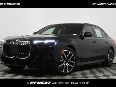 New 2025 BMW 740i xDrive w/ Premium Package