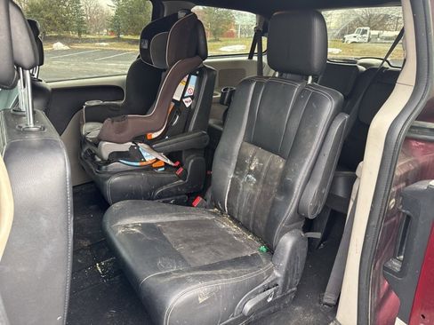 Used 2019 Dodge Grand Caravan SXT image 15