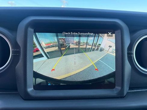 Used 2023 Jeep Wrangler Unlimited Sahara w/ Cold Weather Group AWD/4WD image 10