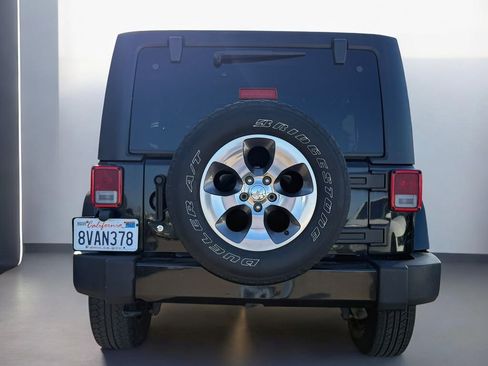 Used 2018 Jeep Wrangler Unlimited Sahara image 16