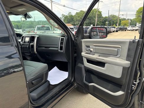 Used 2017 RAM 1500 Classic SLT AWD/4WD image 35