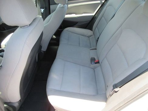 Used 2017 Hyundai Elantra SE FWD image 13
