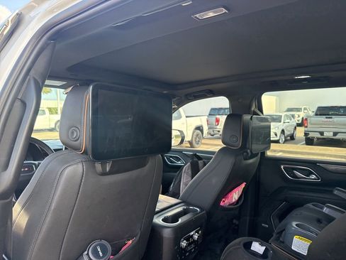 Used 2024 GMC Yukon XL AT4 image 9