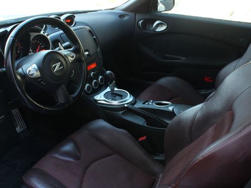 Used 2014 Nissan 370Z Touring image 12