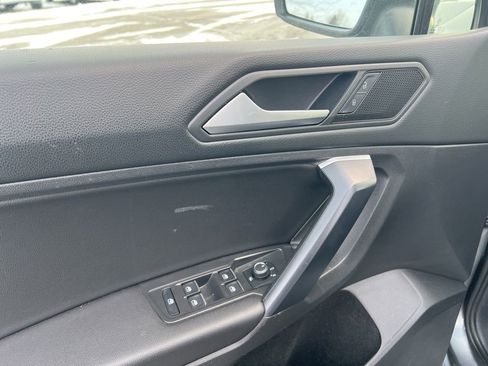 Used 2021 Volkswagen Tiguan SE image 9