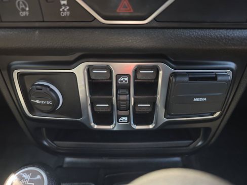Used 2024 Jeep Wrangler Unlimited Sport AWD/4WD image 25