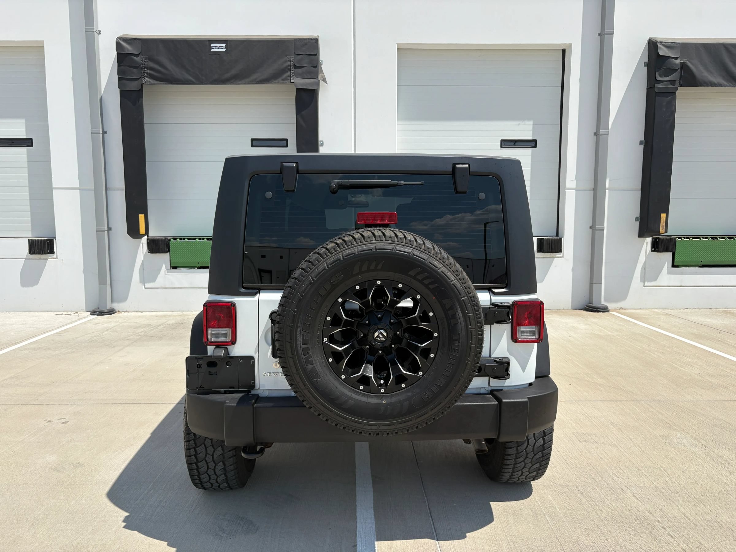 Used 2016 Jeep Wrangler Unlimited Sport w/ Connectivity Group AWD/4WD image 8