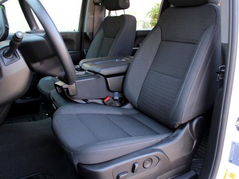 Used 2024 Chevrolet Silverado 2500 Custom w/ Custom Convenience Package image 16