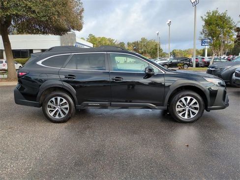 Used 2023 Subaru Outback Premium image 3
