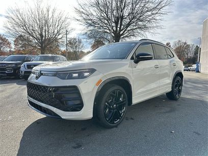 New 2025 Volkswagen Tiguan SE R-Line