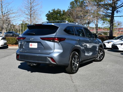 Certified 2023 Toyota Highlander XLE image 6