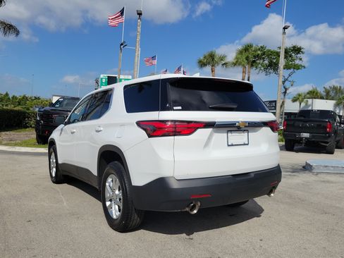 Used 2023 Chevrolet Traverse LS image 7