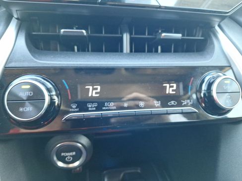 Used 2024 Toyota Venza LE image 26