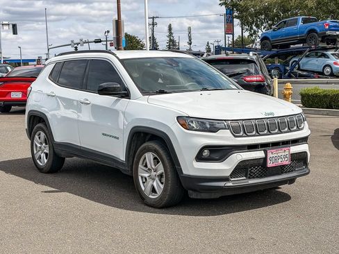 Used 2022 Jeep Compass Latitude AWD/4WD image 5