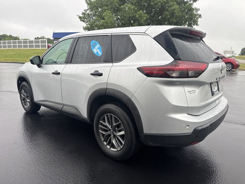 Used 2024 Nissan Rogue S FWD image 3