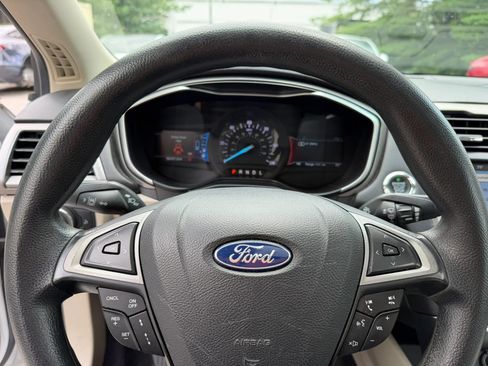 Used 2019 Ford Fusion SE FWD image 23