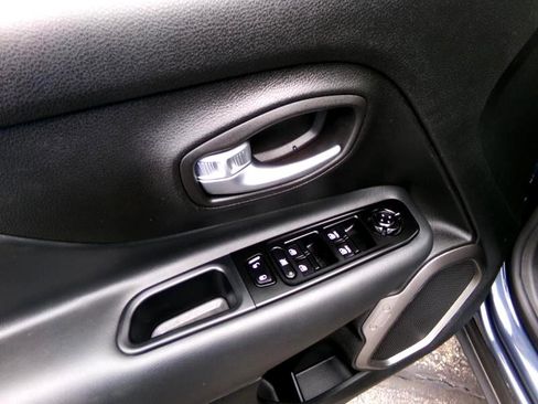 Used 2022 Jeep Renegade Latitude w/ Convenience Group image 12