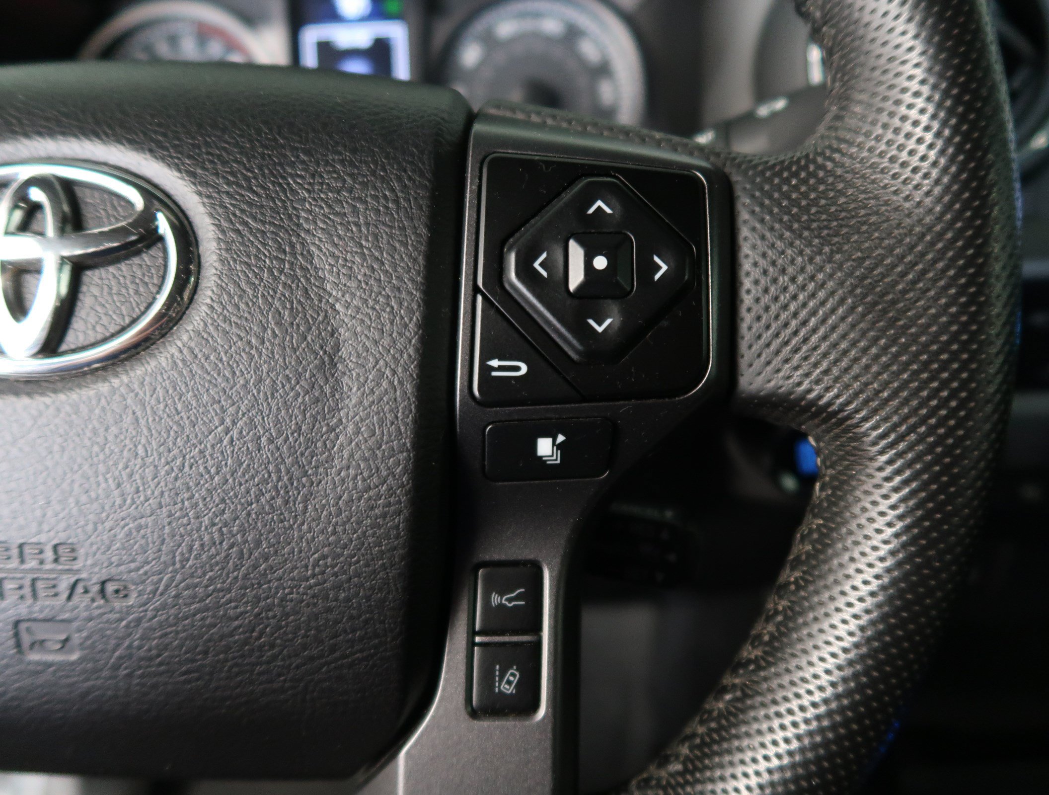 Used 2021 Toyota Tacoma TRD Off-Road AWD/4WD image 23