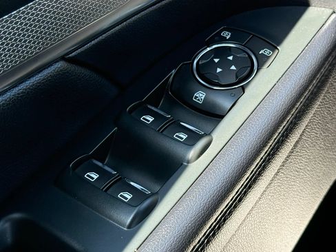Used 2018 Ford Explorer XLT w/ Equipment Group 201A AWD/4WD image 42