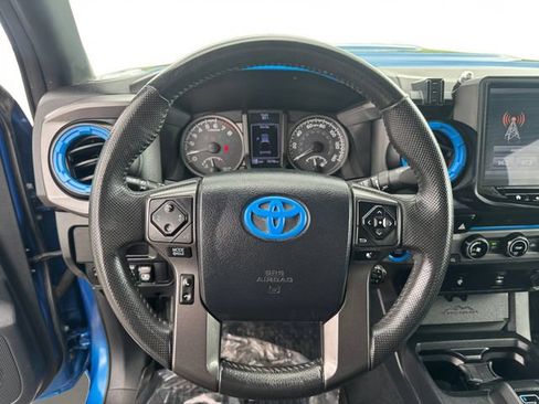 Used 2017 Toyota Tacoma TRD Sport w/ Tow Package (A/T) AWD/4WD image 13