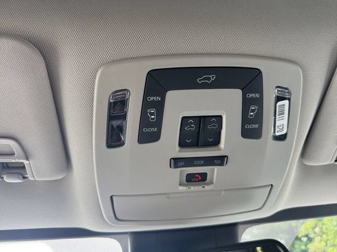 Used 2025 Toyota Sienna XLE w/ XLE Plus Package AWD/4WD image 26