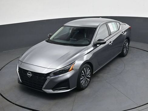 Used 2024 Nissan Altima 2.5 SV FWD image 22