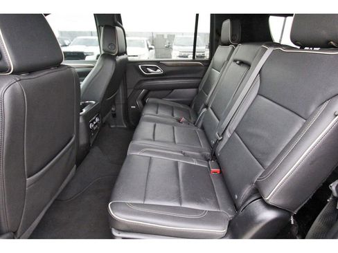 Used 2024 Chevrolet Suburban Premier RWD image 7