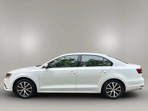 Used 2017 Volkswagen Jetta SE FWD image 3