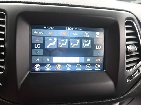 Used 2019 Jeep Compass Latitude AWD/4WD image 14