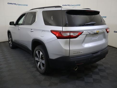 Used 2020 Chevrolet Traverse LT w/ LT Premium Package FWD image 9