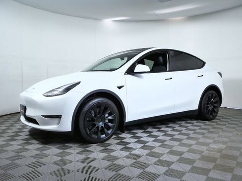 Used 2023 Tesla Model Y Long Range AWD/4WD image 2