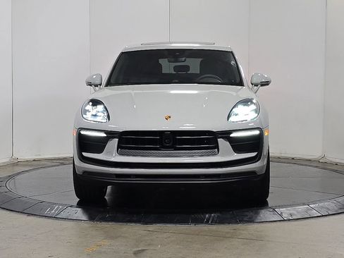 Used 2025 Porsche Macan image 2