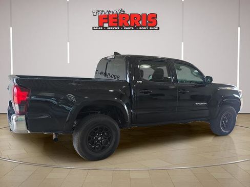 Used 2022 Toyota Tacoma SR5 AWD/4WD image 5