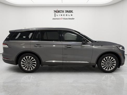 Used 2024 Lincoln Aviator Reserve w/ Elements Package Plus RWD image 6