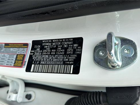 Used 2025 Hyundai Tucson Limited FWD image 24