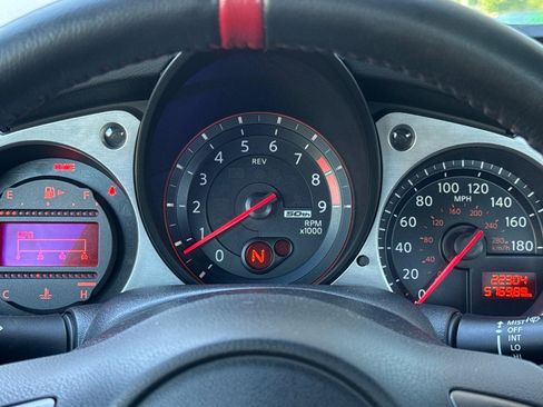 Used 2020 Nissan 370Z image 38