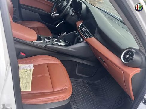 Used 2021 Alfa Romeo Giulia Sprint w/ Nero Edizione RWD image 4